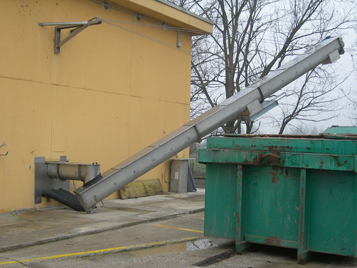 U型螺旋输送机的承压能力有限，不适合输长距离输送